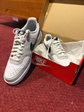 Nike Men’s Court Vision Lo